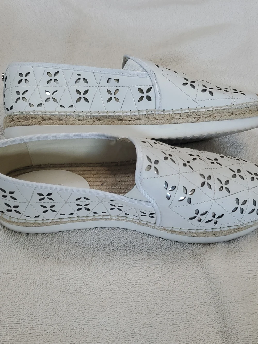 Michael Kors Womens Keaton Slip Ons. Silver Cutout Details. Size 9